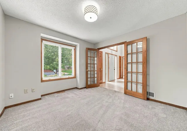 Photo 4 of Single family home for sale at 13610 Georgia Dr, Saint Paul, MN 55124 | MLS# 7152547 | Listing updated on 2026-10-06