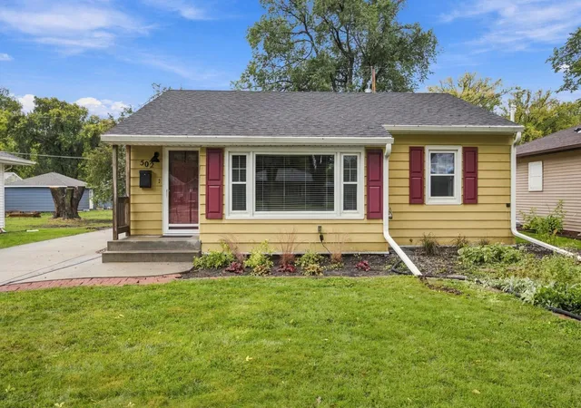 Single family home for sale at 502 21st Avenue N, Fargo, ND 58102 | MLS# 7152557