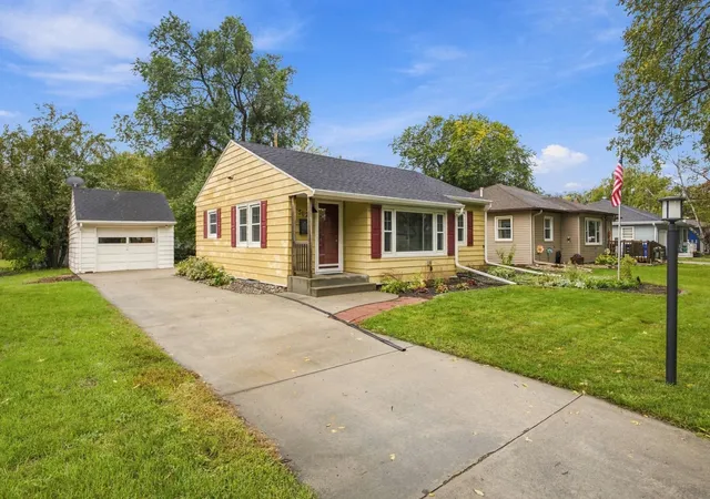 Photo 2 of Single family home for sale at 502 21st Avenue N, Fargo, ND 58102 | MLS# 7152557 | Listing updated on 2026-10-04