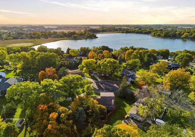 Photo 3 of Single family home for sale at 227 Ridgewood Ct, Waconia, MN 55387 | MLS# 7152595 | Listing updated on 2026-10-08