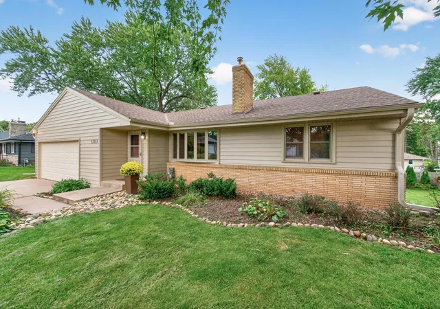 Photo 2 of Single family home for sale at 13819 Bellevue Dr, Minnetonka, MN 55345 | MLS# 7152605 | Listing updated on 2026-10-05