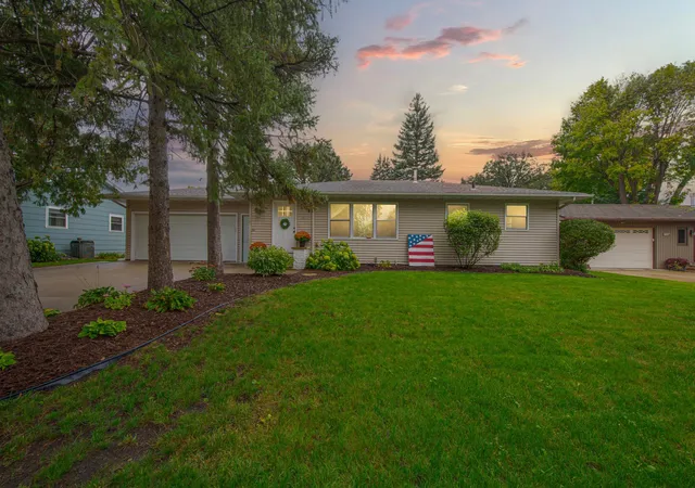 Photo 1 of Single family home for sale at 1801 Sunray Ave, Mankato, MN 56001 | MLS# 7152609 | Listing updated on 2026-10-03
