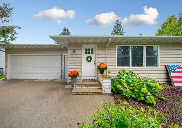 Photo 3 of Single family home for sale at 1801 Sunray Ave, Mankato, MN 56001 | MLS# 7152609 | Listing updated on 2026-10-03
