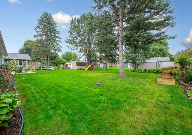 Photo 4 of Single family home for sale at 1801 Sunray Ave, Mankato, MN 56001 | MLS# 7152609 | Listing updated on 2026-10-03