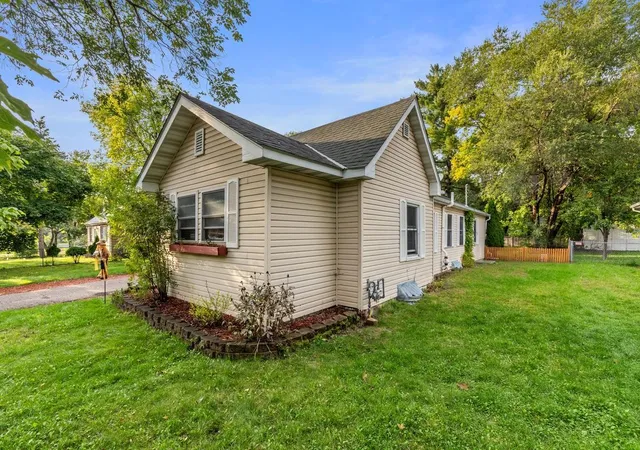 Photo 3 of Single family home for sale at 71 63 1/2 Way Ne, Minneapolis, MN 55432 | MLS# 7152612 | Listing updated on 2026-10-05