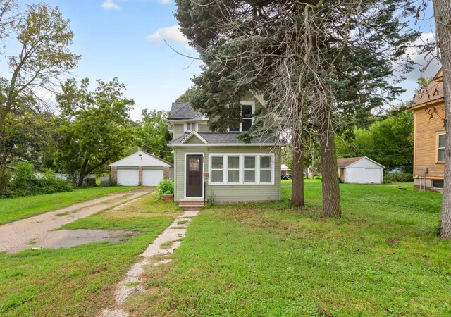 Photo 2 of Sale Pending at 917 Bridge Ave, Albert Lea, MN 56007 | MLS# 7152613 | Listing updated on 2026-10-06