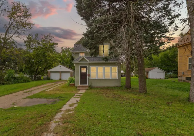 Photo 3 of Sale Pending at 917 Bridge Ave, Albert Lea, MN 56007 | MLS# 7152613 | Listing updated on 2026-10-06