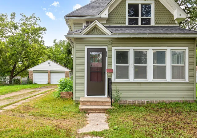 Photo 3 of Sale Pending at 917 Bridge Ave, Albert Lea, MN 56007 | MLS# 7152613 | Listing updated on 2026-10-06