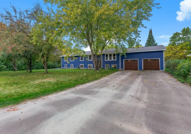 Photo 1 of Single family home for sale at 18423 Italy Ave, Lakeville, MN 55044 | MLS# 7152619 | Listing updated on 2026-10-05