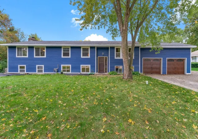 Photo 4 of Single family home for sale at 18423 Italy Ave, Lakeville, MN 55044 | MLS# 7152619 | Listing updated on 2026-10-05