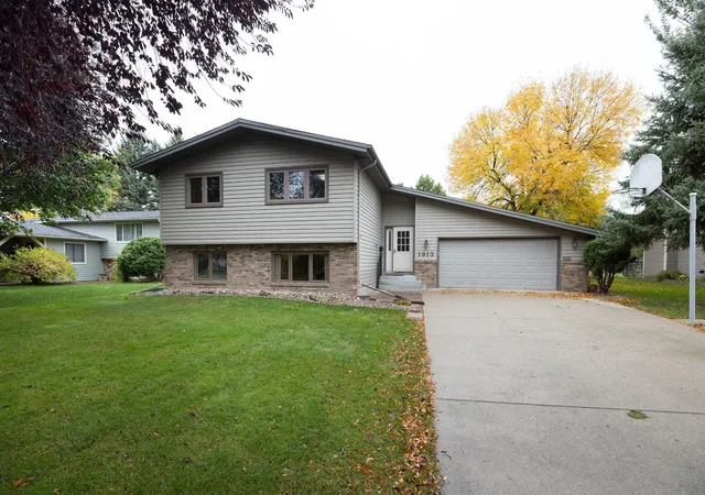 Photo 1 of Single family home for sale at 1913 26 1/2 Ave S, Fargo, ND 58103 | MLS# 7152641 | Listing updated on 2026-10-28