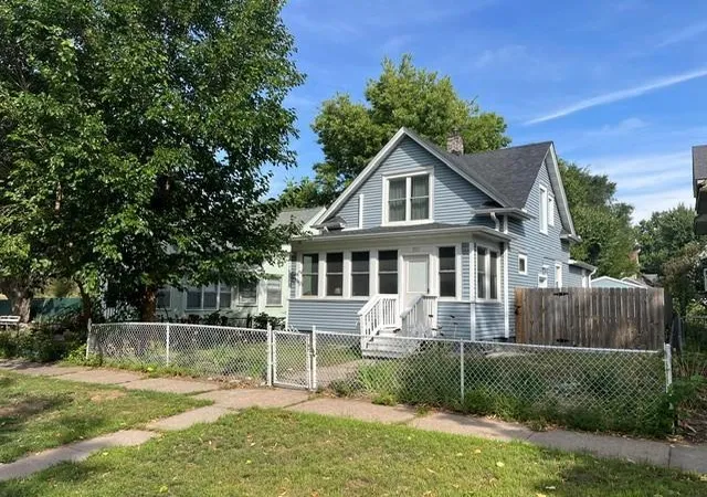 Photo 2 of Sale Pending at 851 Blair Ave, Saint Paul, MN 55104 | MLS# 7152645 | Listing updated on 2026-10-20