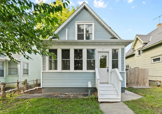 Photo 3 of Sale Pending at 851 Blair Ave, Saint Paul, MN 55104 | MLS# 7152645 | Listing updated on 2026-10-20