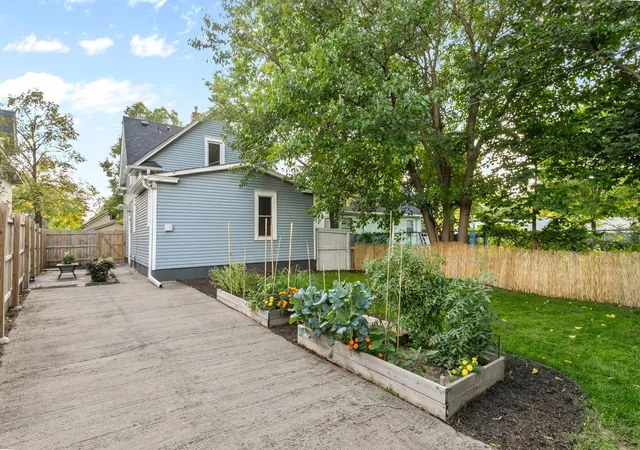 Photo 3 of Sale Pending at 851 Blair Ave, Saint Paul, MN 55104 | MLS# 7152645 | Listing updated on 2026-10-20