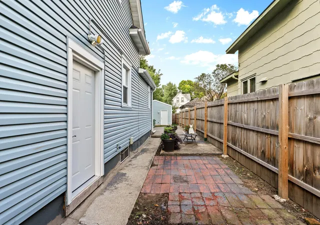 Photo 4 of Sale Pending at 851 Blair Ave, Saint Paul, MN 55104 | MLS# 7152645 | Listing updated on 2026-10-20