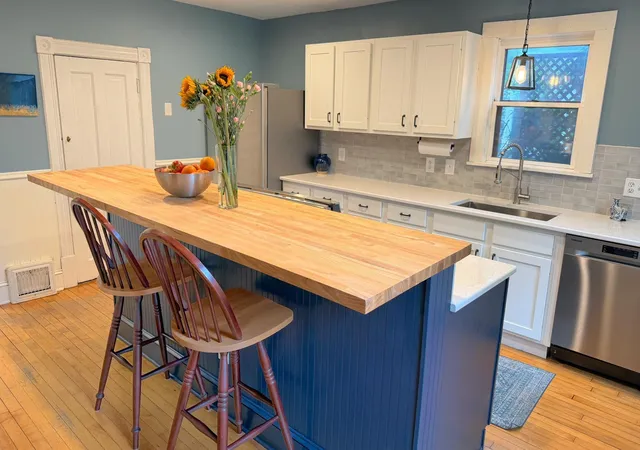 Photo 2 of Single family home for sale at 539 Saint Clair Ave, Saint Paul, MN 55102 | MLS# 7152661 | Listing updated on 2026-10-03