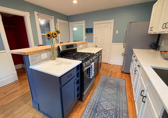 Photo 3 of Single family home for sale at 539 Saint Clair Ave, Saint Paul, MN 55102 | MLS# 7152661 | Listing updated on 2026-10-03