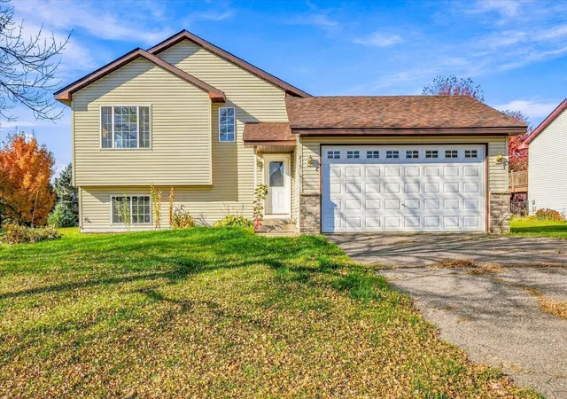 Photo 1 of Single family home for sale at 715 Jewell St, Mora, MN 55051 | MLS# 7152678 | Listing updated on 2026-10-23