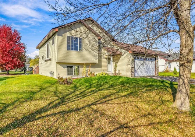 Photo 2 of Single family home for sale at 715 Jewell St, Mora, MN 55051 | MLS# 7152678 | Listing updated on 2026-10-23
