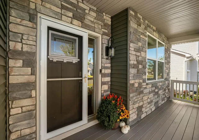 Photo 3 of Single family home for sale at 2140 Windermere Cir, Shakopee, MN 55379 | MLS# 7152690 | Listing updated on 2026-10-08