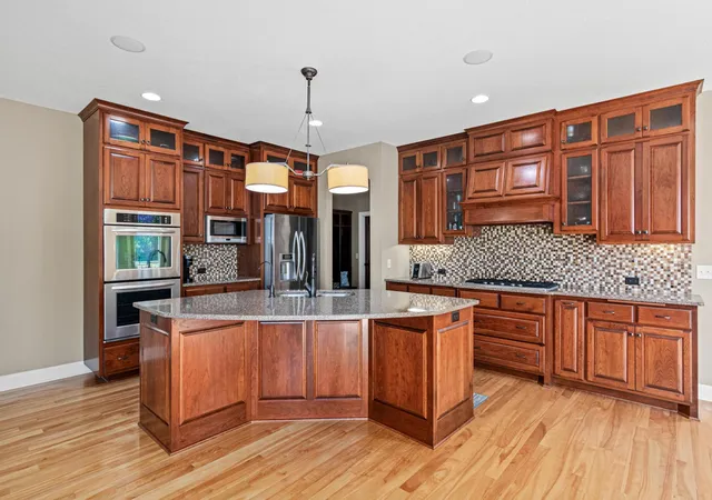 Photo 4 of Single family home for sale at 5515 Upland Ln N, Minneapolis, MN 55446 | MLS# 7152704 | Listing updated on 2026-10-21