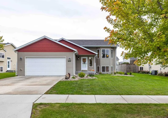 Photo 2 of Single family home for sale at 4410 16 Street S, Moorhead, MN 56560 | MLS# 7152708 | Listing updated on 2026-10-07