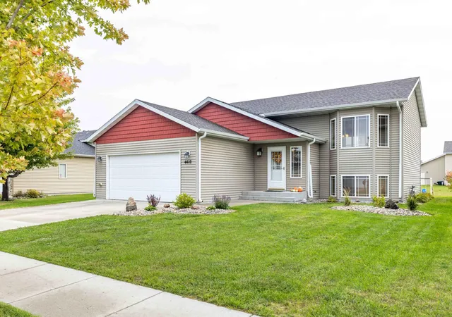 Photo 3 of Single family home for sale at 4410 16 Street S, Moorhead, MN 56560 | MLS# 7152708 | Listing updated on 2026-10-07
