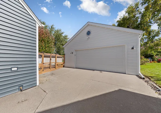Photo 3 of Single family home for sale at 1531 Roosevelt Ave, Red Wing, MN 55066 | MLS# 7152719 | Listing updated on 2026-10-09