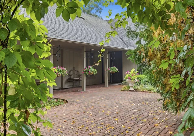Photo 2 of Single family home for sale at 4890 Regents Walk, Excelsior, MN 55331 | MLS# 7152720 | Listing updated on 2026-10-02