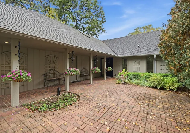 Photo 4 of Single family home for sale at 4890 Regents Walk, Excelsior, MN 55331 | MLS# 7152720 | Listing updated on 2026-10-02
