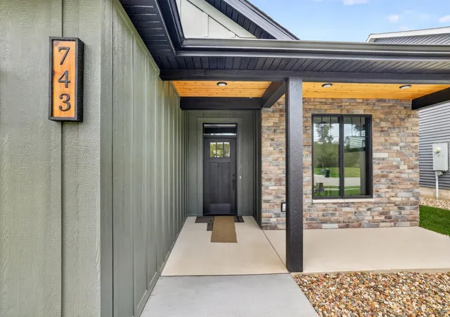 Photo 2 of Single family home for sale at 743 Kodiak Dr Nw, Stewartville, MN 55976 | MLS# 7152730 | Listing updated on 2026-10-04