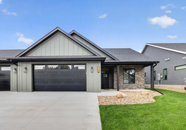 Photo 3 of Single family home for sale at 743 Kodiak Dr Nw, Stewartville, MN 55976 | MLS# 7152730 | Listing updated on 2026-10-04