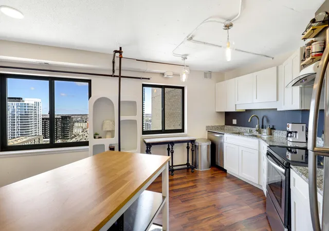 Listing Photo 2 - Condo for sale in building located at 20 2Nd St Ne, Minneapolis, MN 55413 - Unit #P1702