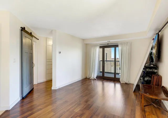 Listing Photo 4 - Condo for sale in building located at 20 2Nd St Ne, Minneapolis, MN 55413 - Unit #P1702