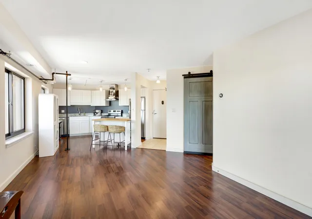 Listing Photo 5 - Condo for sale in building located at 20 2Nd St Ne, Minneapolis, MN 55413 - Unit #P1702