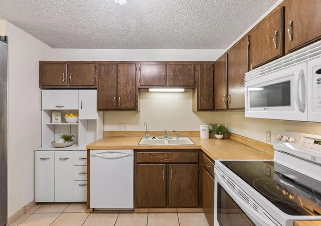 Photo 3 of Condo for sale at 2466 Cobble Hl Alcove #A, Saint Paul, MN 55125 | MLS# 7152753 | Listing updated on 2026-10-04