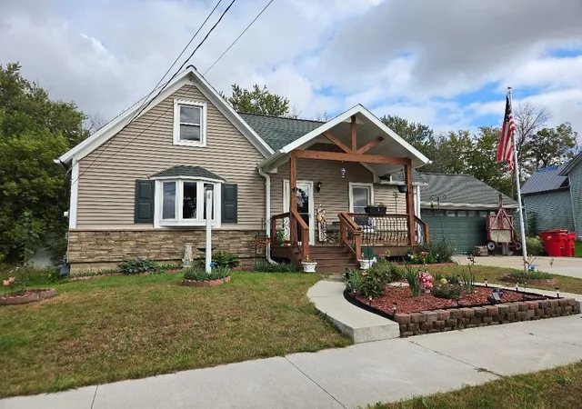 Single family home for sale at 16 4th Avenue SE, Dodge Center, MN 55927 | MLS# 7152763