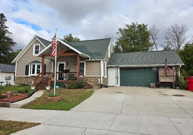 Photo 1 of Single family home for sale at 16 4th Avenue SE, Dodge Center, MN 55927 | MLS# 7152763 | Listing updated on 2026-10-16