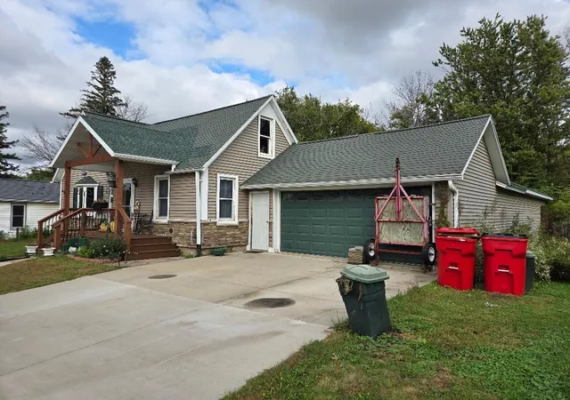 Photo 2 of Single family home for sale at 16 4th Avenue SE, Dodge Center, MN 55927 | MLS# 7152763 | Listing updated on 2026-10-16