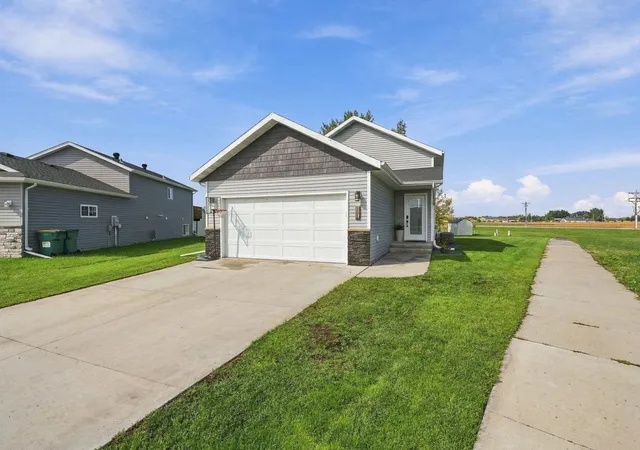 Photo 1 of Single family home for sale at 101 5th Street E, Horace, ND 58047 | MLS# 7152766 | Listing updated on 2026-10-02