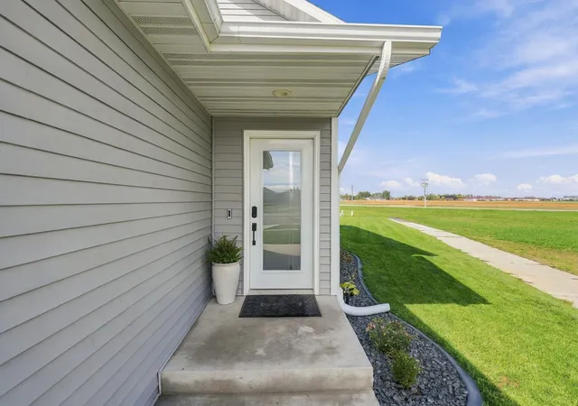 Photo 3 of Single family home for sale at 101 5th Street E, Horace, ND 58047 | MLS# 7152766 | Listing updated on 2026-10-05