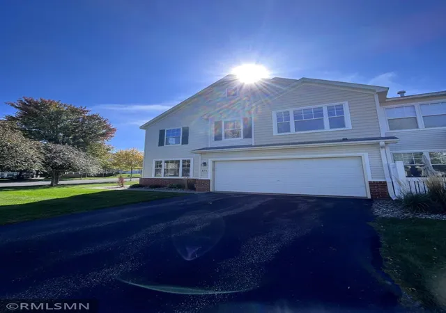 Photo 3 of Single family home for sale at 898 Providence Dr, Shakopee, MN 55379 | MLS# 7152769 | Listing updated on 2026-10-03