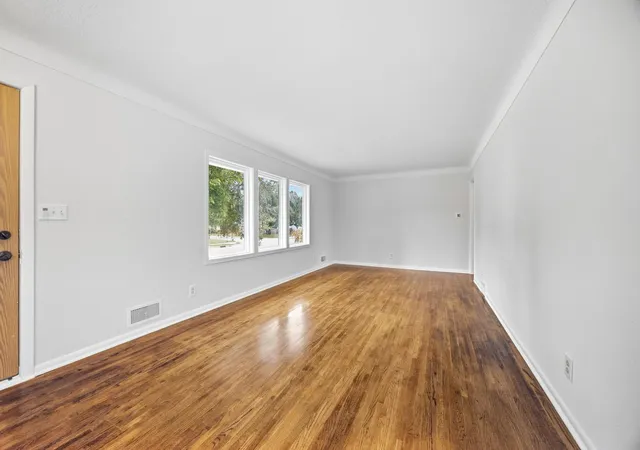 Photo 4 of Single family home for sale at 1567 Atlantic St, Saint Paul, MN 55106 | MLS# 7152778 | Listing updated on 2026-10-20