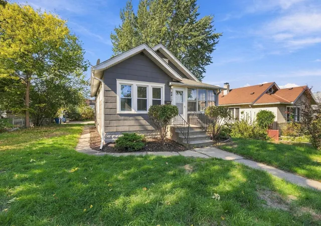 Photo 2 of Single family home for sale at 4417 Russell Ave N, Minneapolis, MN 55412 | MLS# 7152780 | Listing updated on 2026-10-08