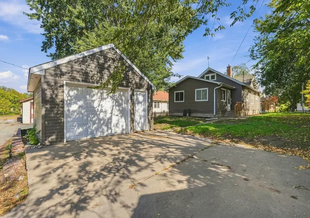 Photo 3 of Single family home for sale at 4417 Russell Ave N, Minneapolis, MN 55412 | MLS# 7152780 | Listing updated on 2026-10-08