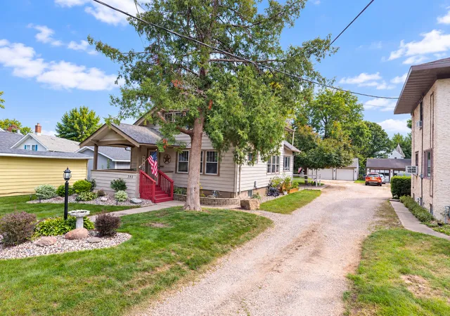 Photo 3 of Single family home for sale at 340 E 3rd Street, Albert Lea, MN 56007 | MLS# 7152793 | Listing updated on 2026-10-06