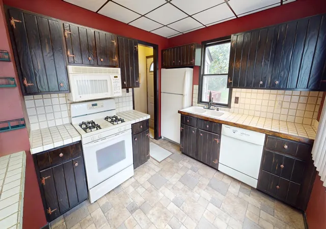 Photo 3 of Single family home for sale at 340 E 3rd Street, Albert Lea, MN 56007 | MLS# 7152793 | Listing updated on 2026-10-06