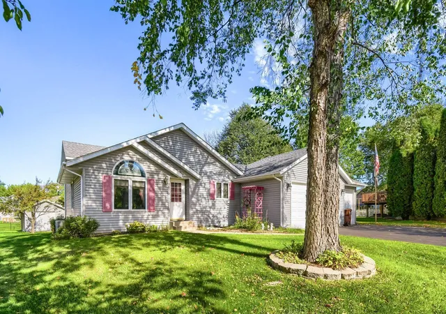 Single family home for sale at 1186 Winter Ct, Hastings, MN 55033 | MLS# 7152795