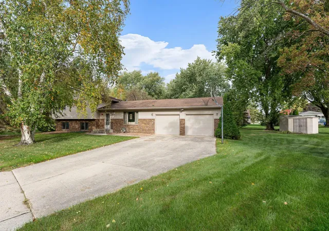 Photo 3 of Single family home for sale at 930 Ridgeview Pl NE, Owatonna, MN 55060 | MLS# 7152807 | Listing updated on 2026-10-01