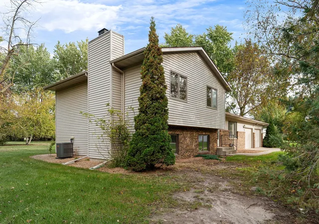 Photo 4 of Single family home for sale at 930 Ridgeview Pl NE, Owatonna, MN 55060 | MLS# 7152807 | Listing updated on 2026-10-01